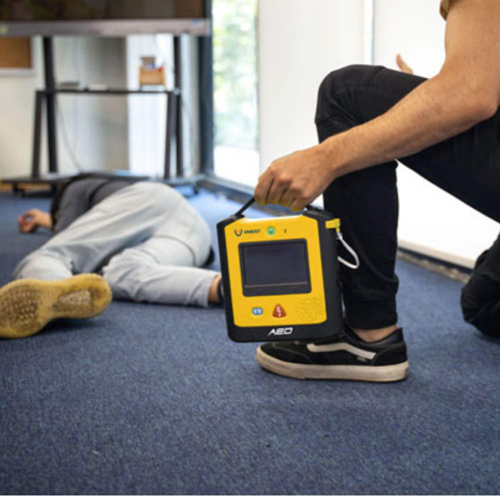 Beeswift Vivest Power Beat X3 Semi-Automatic Aed