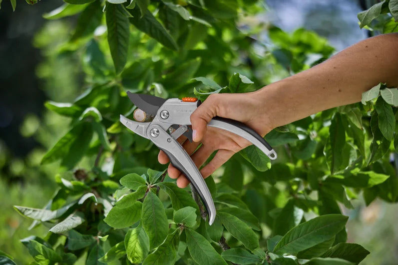 Gardena Comfort Ratchet Secateurs SmartCut 1