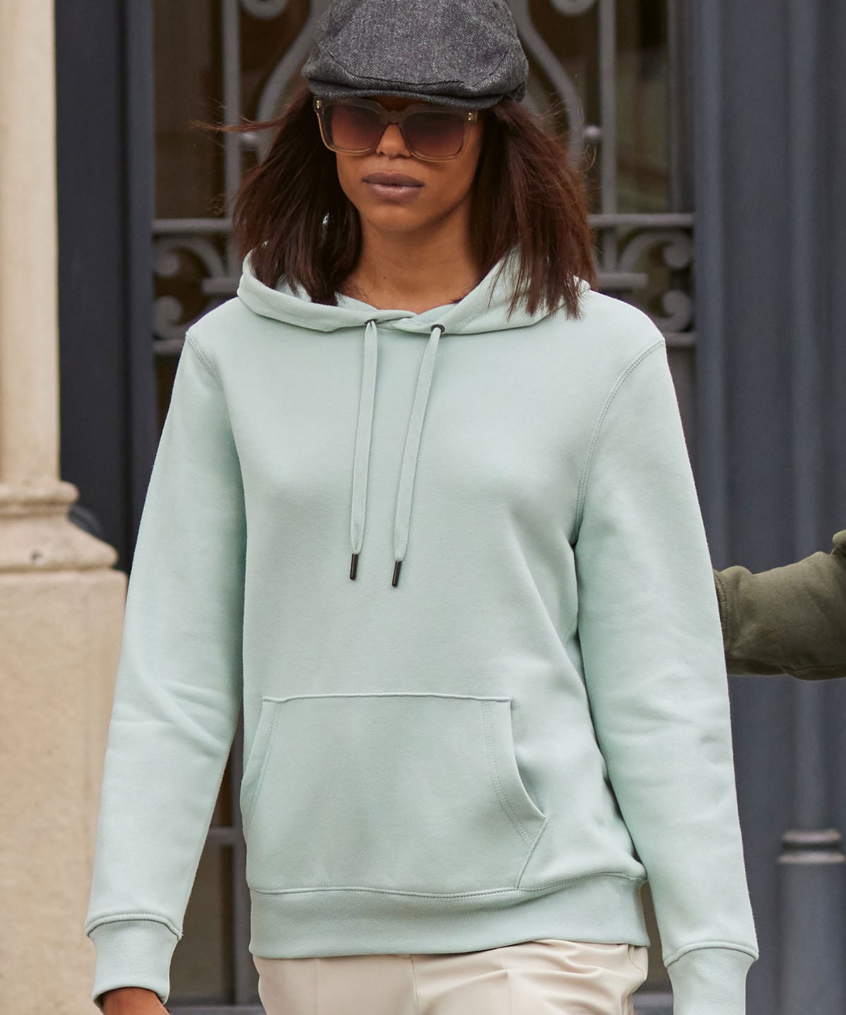 B&C Collection B011F B&c Queen Hooded